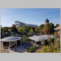 Frank Gehry, Fondation Louis Vuitton vue du Jardin d'acclimatation - Paris, photo by Moktarama, Wikipedia.jpg